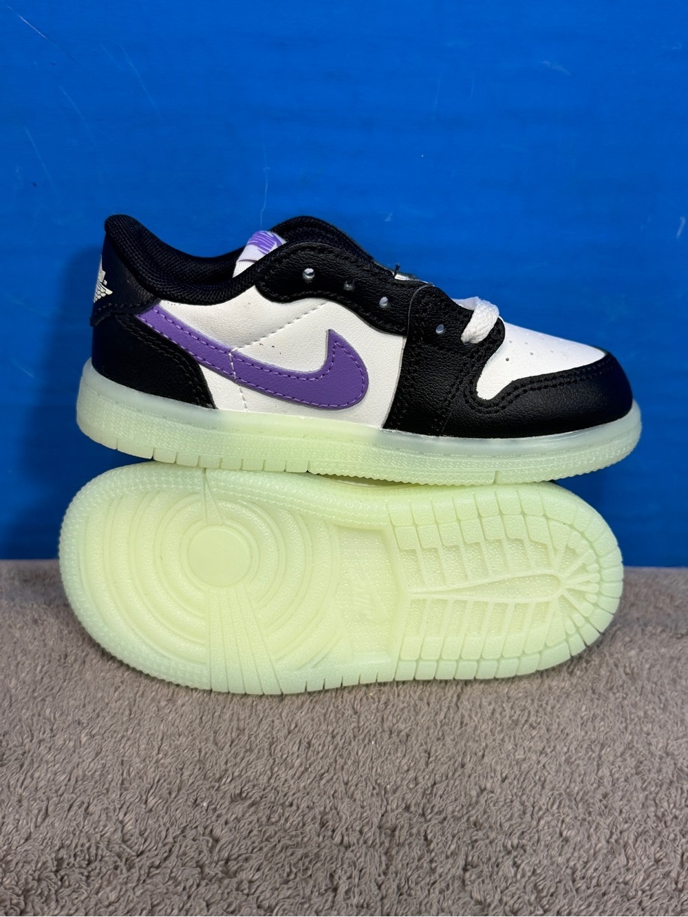 Jordan 1 low retro td
Black raspberry
Brand new - Picture 2 of 6
